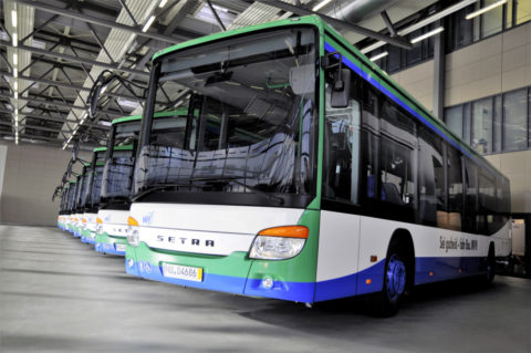 Neue Setra Flotten für Rheinland-Pfalz und Bayern Foto: Einige der neuen Setra S 415 LE business der Martin Geldhauser Linien- und Reiseverkehrs GmbH & Co. KG