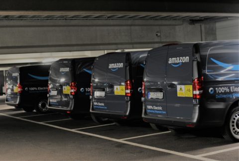 Zuverlässig zugestellt: Mercedes-Benz eVito fahren lokal emissionsfrei für Amazon in München