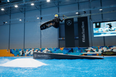 Surfsport im Winter: Mercedes-Benz Vans auf der boot 2020 in Düsseldorf