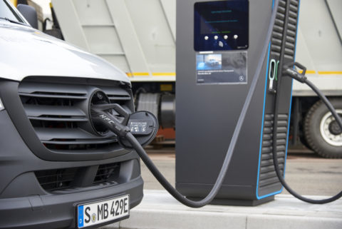 Daimler eröffnet neuen Ladepark für elektrische Nutzfahrzeuge am Standort Untertürkheim