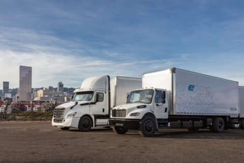Daimler Trucks bringt weitere elektrische Freightliner Lkw für Kundentests auf die Straße