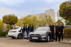 Produktion der A-Klasse Plug-in-Hybrid im Mercedes-Benz Werk Rastatt erfolgreich gestartet Foto (v.l.n.r.): Stellvertretend für alle Beschäftigten des Standorts freuen sich Thomas Geier, Standortverantwortlicher Mercedes-Benz Werk Rastatt; Murat Sür, Betriebsratsvorsitzender Mercedes-Benz Werk Rastatt; Snjezana Graf; Andreas Popov; Norbert Schmeiser; Michael Müller. 