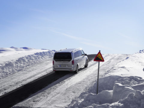 Härtetest bei Eis und Schnee: Der Mercedes-Benz EQV in der Wintererprobung am Polarkreis