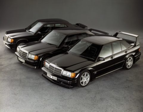 Mercedes-Benz 190 E 2.5-16 Evolution II (vorn rechts) mit seinen Vorgängern 190 E 2.5-16 Evolution (Mitte) und Mercedes-Benz 190 E 2.3-16 (hinten links).  E 2.3-16 (behind, left). Photo from 1990.