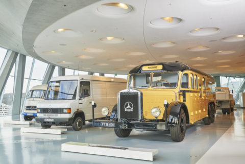 Vor 125 Jahren: Erster Omnibus mit Verbrennungsmotor von Benz & Cie Foto: Mercedes-Benz O 10000 Stadt- und Fernverkehrsomnibus aus den 1930er-Jahren, umgebaut zu einem mobilen Postamt. Exponat der Dauerausstellung im Mercedes-Benz Museum, Raum Collection 2 – Galerie der Lasten. 