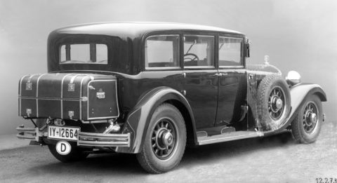 Rollende Pracht: Der Repräsentationswagen Typ „Großer Mercedes“ Foto: Pullman-Limousine aus dem Jahr 1931 mit Stoßschutz an der Rahmenverkleidung unter den Türen, mit separatem Koffer. 