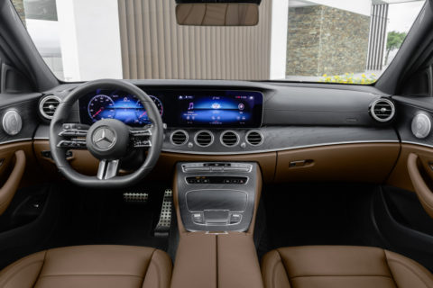 Von der einfachen Lenkstange zur kapazitiven Kommandozentrale – Eine Zeitreise der Lenkräder Foto: Mercedes-Benz E-Klasse Limousine, 2020