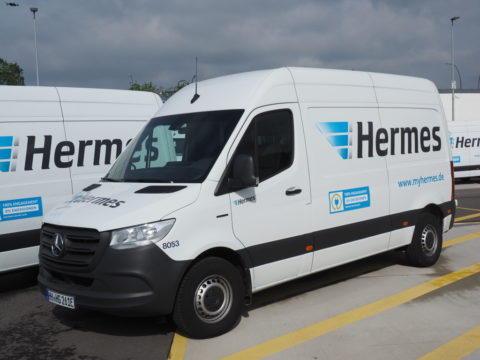Neue Serie für die letzte Meile: Mercedes-Benz Vans übergibt 15 eSprinter an Hermes Germany