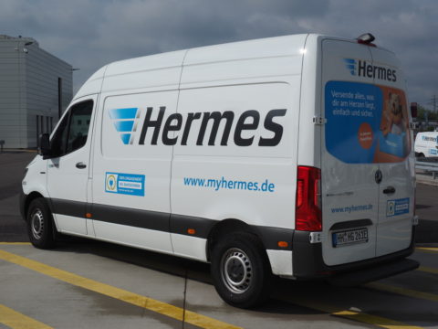 Neue Serie für die letzte Meile: Mercedes-Benz Vans übergibt 15 eSprinter an Hermes Germany