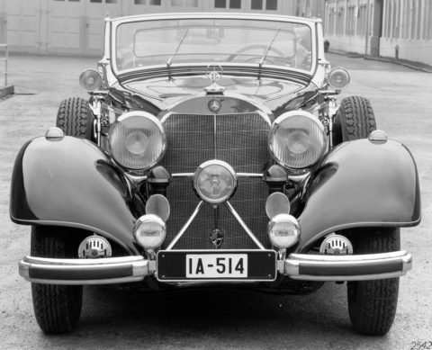 Rollende Pracht: Der Repräsentationswagen Typ „Großer Mercedes“ Foto: Ein W 24 aus dem Jahr 1937. Die Front dieses siebensitzigen offenen Tourenwagens hat große Ähnlichkeit mit dem Typ 540 K, von dem der Motor und der Kühler übernommen wurden. Die Baureihe W 24 entstand in kleiner Stückzahl als Übergangsfahrzeug zwischen den Baureihen W 07 und W 150