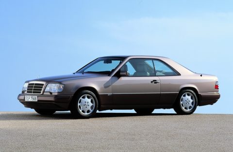 Sportlich-elegante Zweitürer mit großem Flair - Die Mercedes-Benz E-Klasse Coupés und Cabriolets Foto: E-Klasse Coupé der Baureihe 124, hier aus dem Jahr 1993