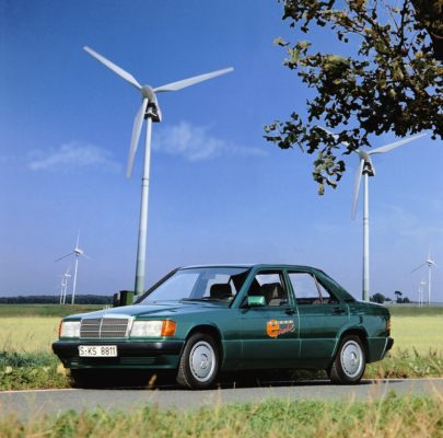 1990 Ein Pionier der E-Mobilität: Der Mercedes-Benz 190 mit Elektroantrieb Foto: Elektro-Großversuch auf der Insel Rügen im Jahr 1992