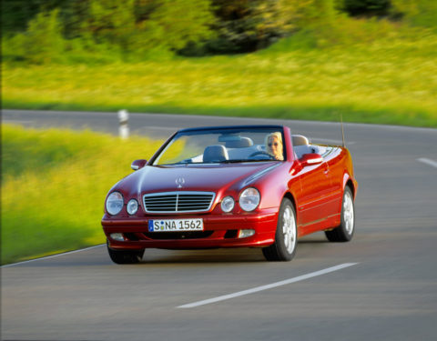 Sportlich-elegante Zweitürer mit großem Flair - Die Mercedes-Benz E-Klasse Coupés und Cabriolets Foto: CLK Cabriolet (A208) aus dem Jahr 1999