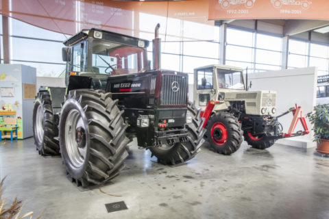 Vor 30 und 40 Jahren: Topmodelle des Mercedes-Benz MB-trac feiern Premiere Foto: Das letzte Exemplar des Topmodells in der Sonderausstattung „Black Edition“ gehört seit 2006 zur Dauerausstellung des Unimog-Museums in Gaggenau. 