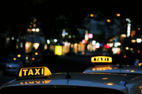 Taxis ganz einfach durch ein paar Klicks auf dem Handy bestellen.